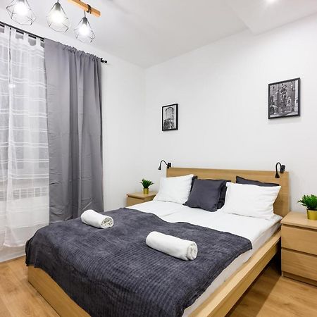 Cracow Rent Apartments - Spacious Apartments For 2-7 People In Quiet Area - Kolberga Street Nr 3 - 10 Min To Main Square By Foot Cracóvia Exterior foto