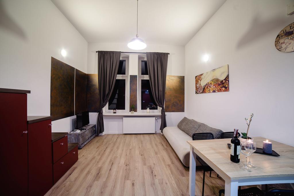 Cracow Rent Apartments - Spacious Apartments For 2-7 People In Quiet Area - Kolberga Street Nr 3 - 10 Min To Main Square By Foot Cracóvia Exterior foto