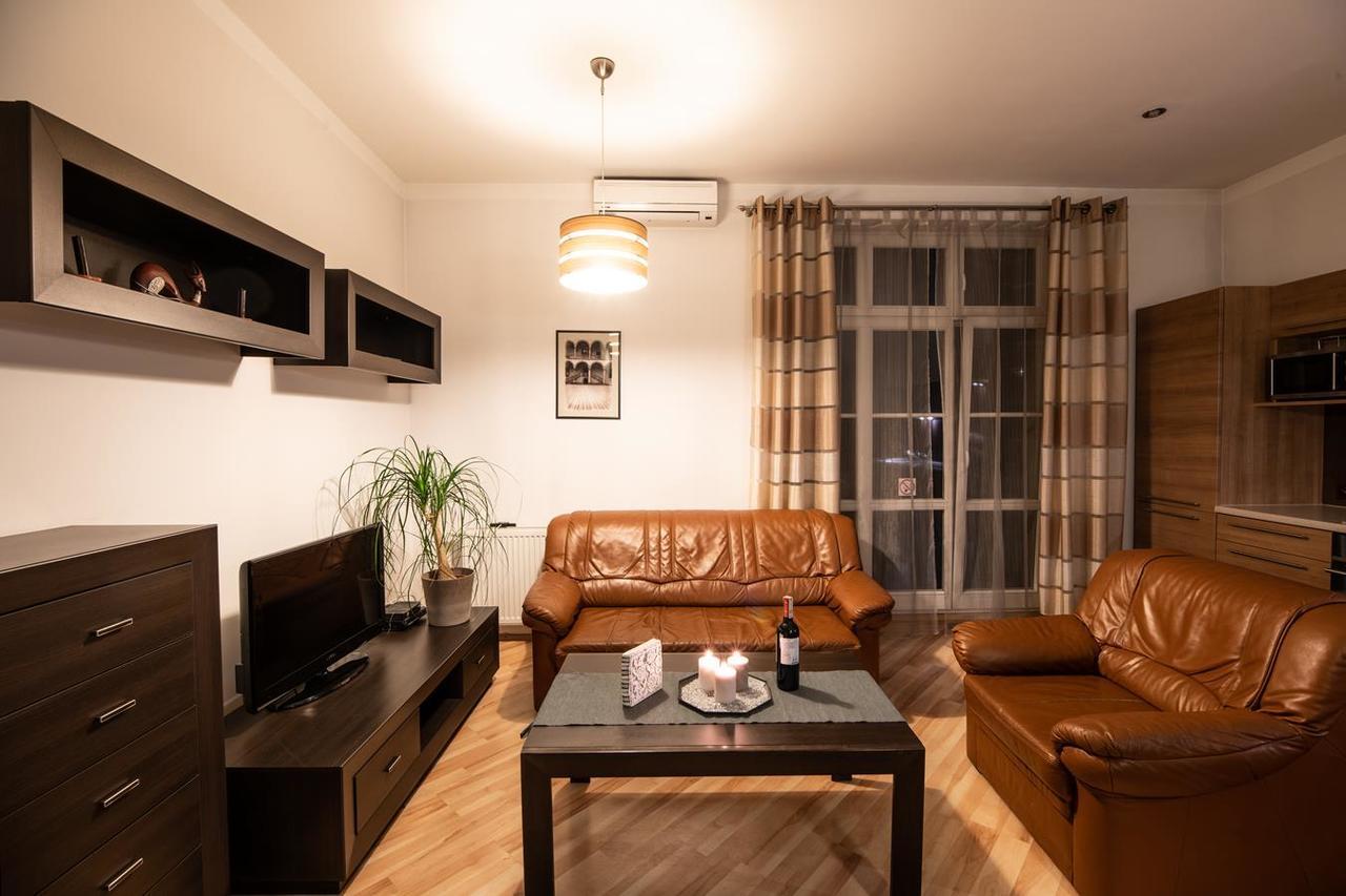 Cracow Rent Apartments - Spacious Apartments For 2-7 People In Quiet Area - Kolberga Street Nr 3 - 10 Min To Main Square By Foot Cracóvia Exterior foto