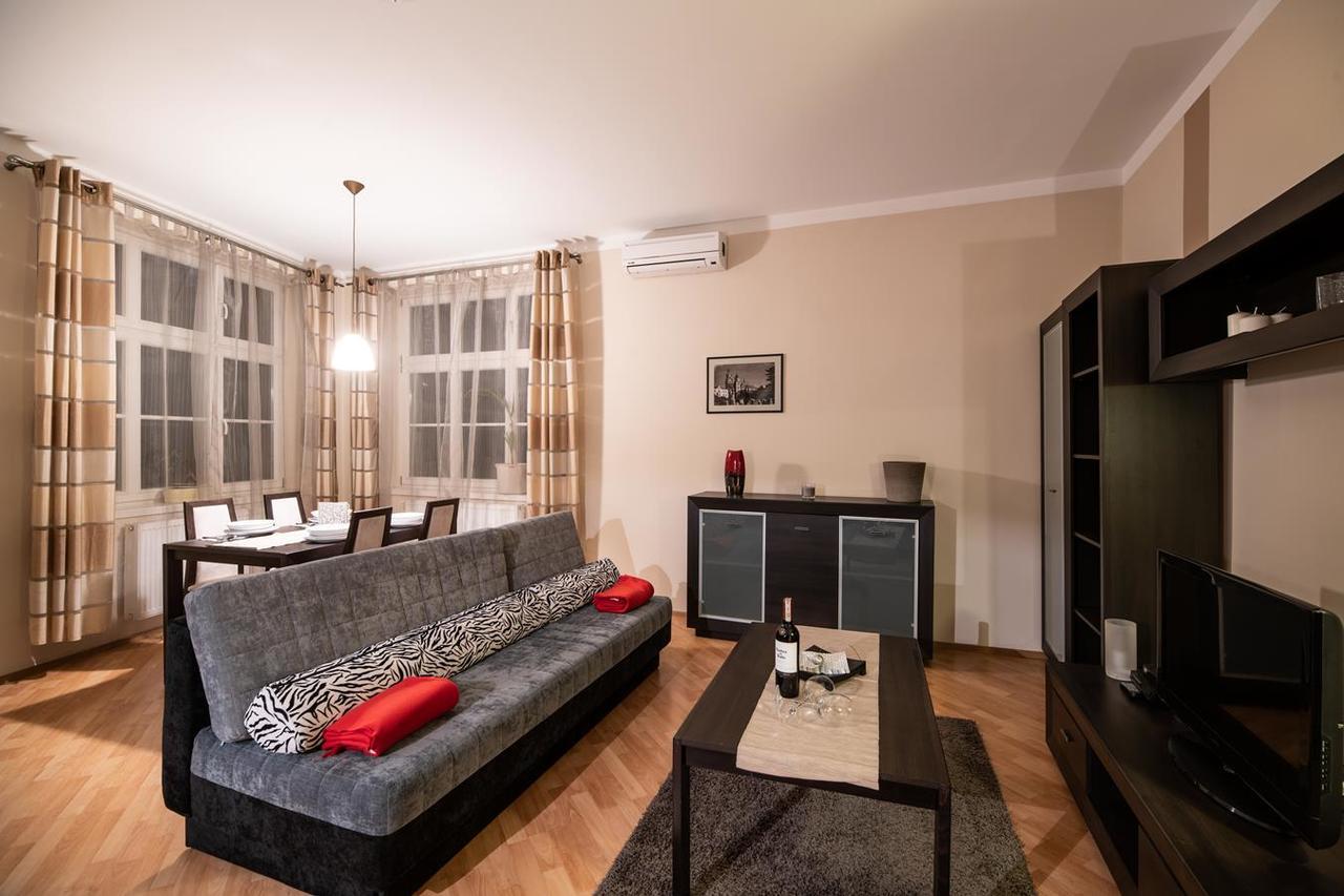 Cracow Rent Apartments - Spacious Apartments For 2-7 People In Quiet Area - Kolberga Street Nr 3 - 10 Min To Main Square By Foot Cracóvia Exterior foto