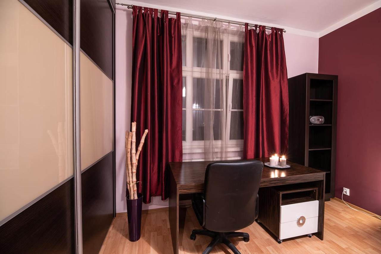 Cracow Rent Apartments - Spacious Apartments For 2-7 People In Quiet Area - Kolberga Street Nr 3 - 10 Min To Main Square By Foot Cracóvia Exterior foto