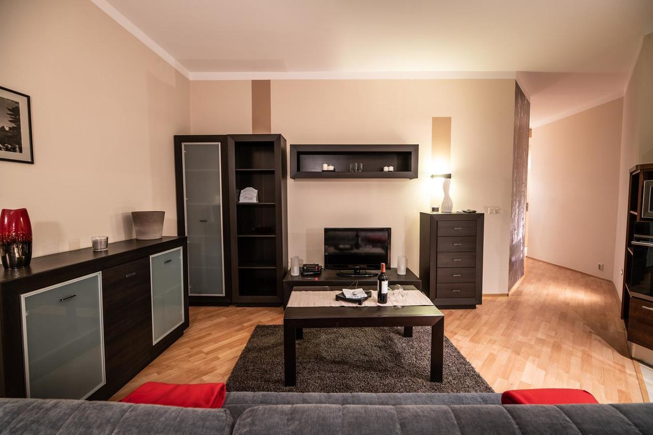 Cracow Rent Apartments - Spacious Apartments For 2-7 People In Quiet Area - Kolberga Street Nr 3 - 10 Min To Main Square By Foot Cracóvia Exterior foto