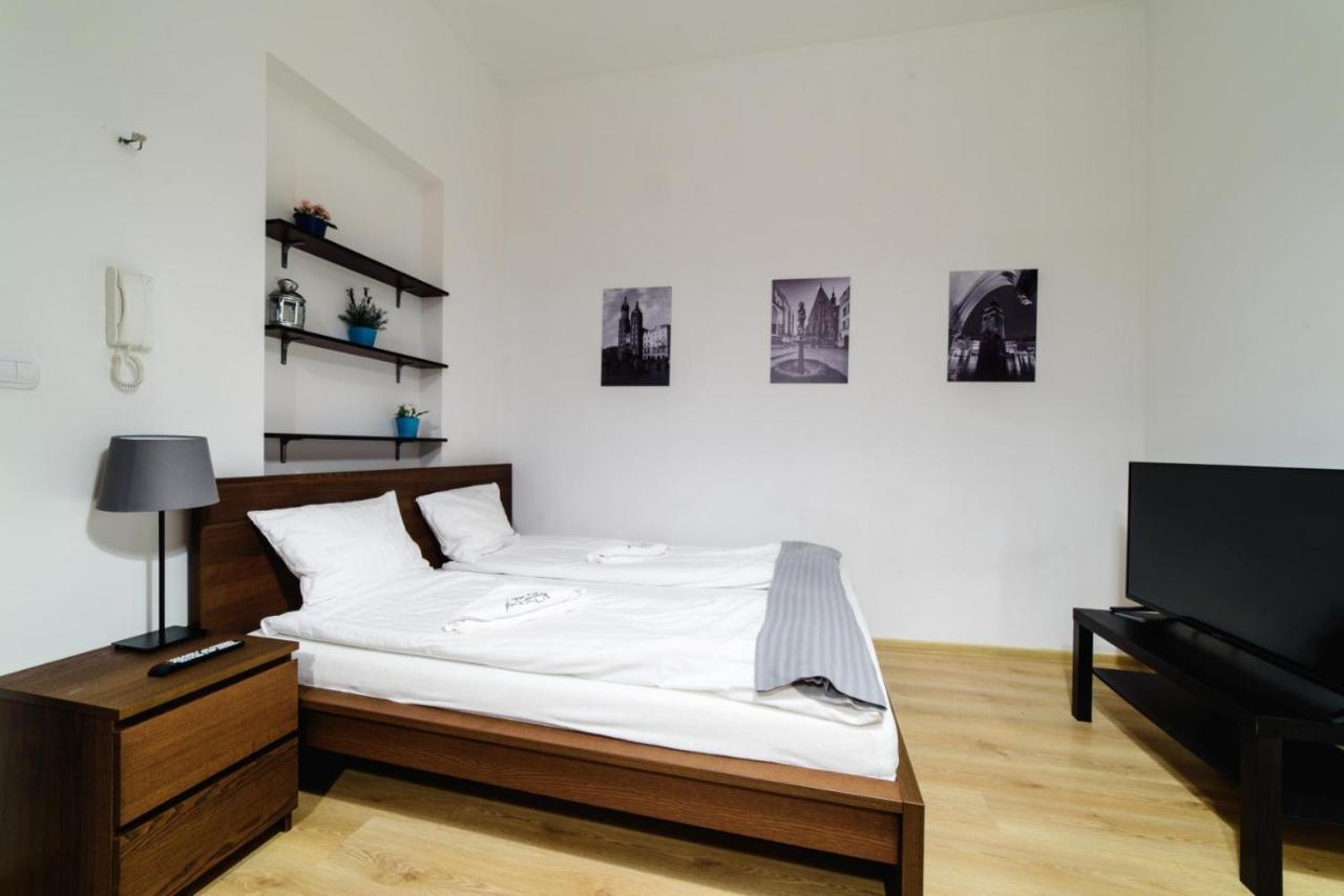 Cracow Rent Apartments - Spacious Apartments For 2-7 People In Quiet Area - Kolberga Street Nr 3 - 10 Min To Main Square By Foot Cracóvia Exterior foto