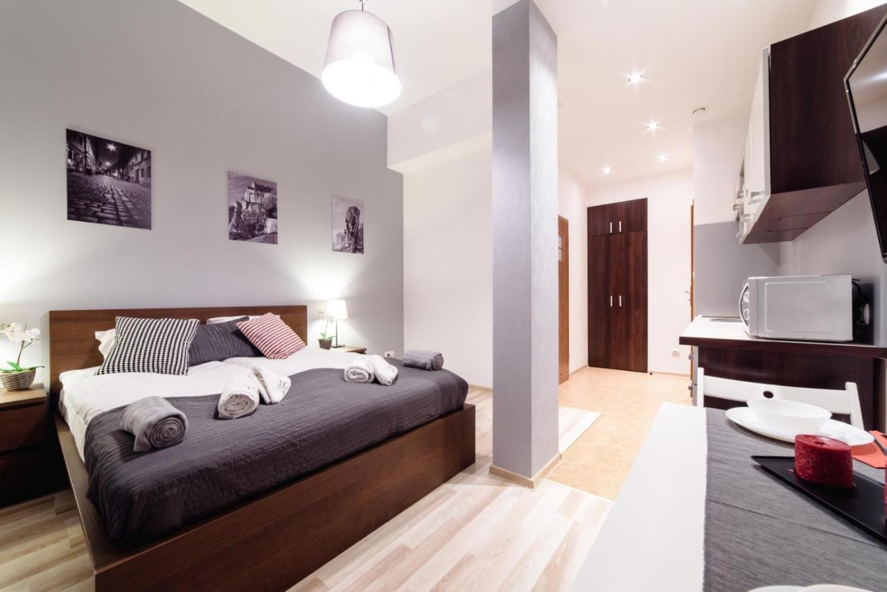 Cracow Rent Apartments - Spacious Apartments For 2-7 People In Quiet Area - Kolberga Street Nr 3 - 10 Min To Main Square By Foot Cracóvia Exterior foto